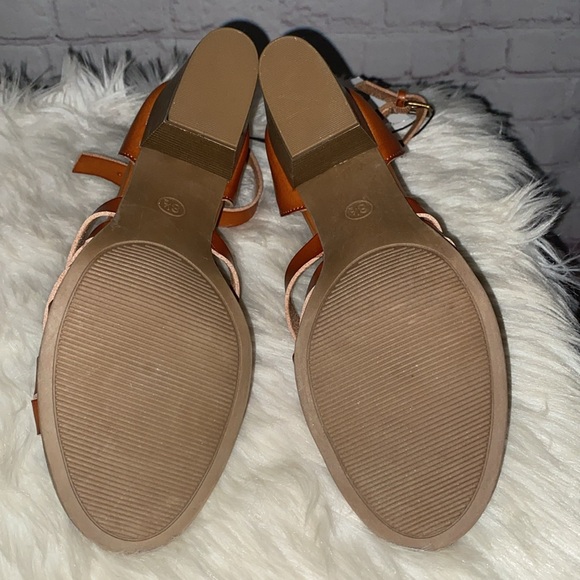 UNIVERSAL THREAD Sandals - Picture 3 of 5